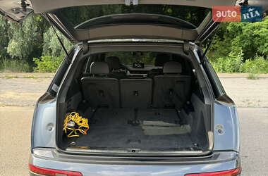 Позашляховик / Кросовер Audi Q7 2015 в 