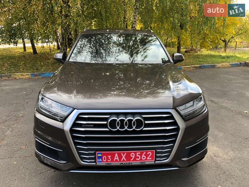 Внедорожник / Кроссовер Audi Q7 2016 в 