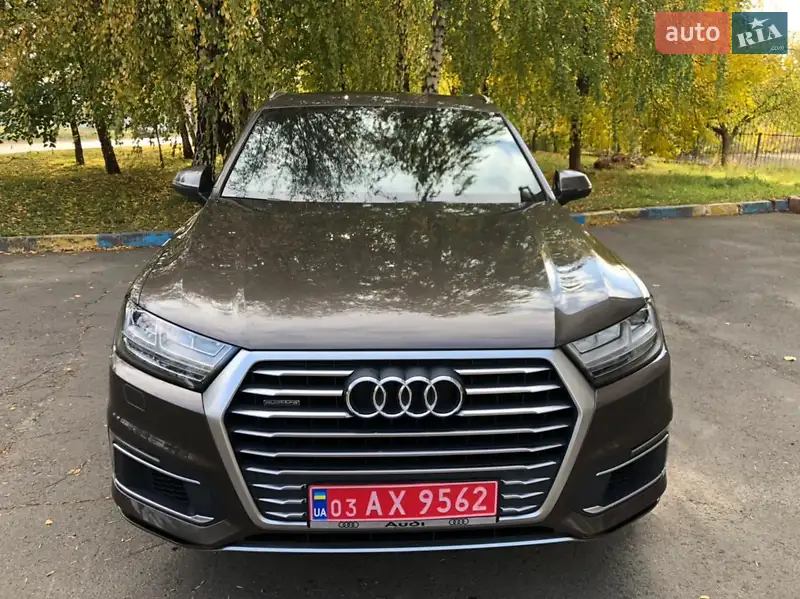 Внедорожник / Кроссовер Audi Q7 2016 в 