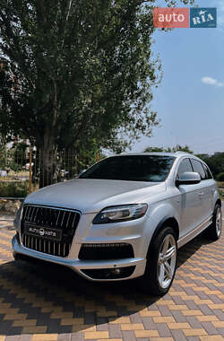 Позашляховик / Кросовер Audi Q7 2013 в 