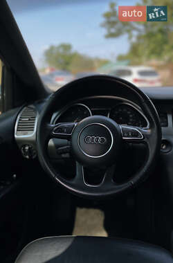 Позашляховик / Кросовер Audi Q7 2013 в 