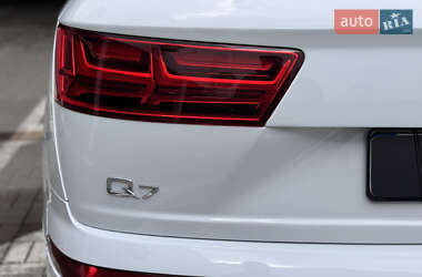Внедорожник / Кроссовер Audi Q7 2018 в 