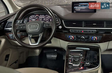 Внедорожник / Кроссовер Audi Q7 2018 в 