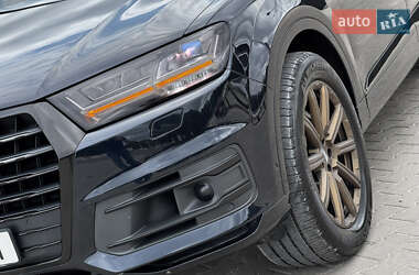 Внедорожник / Кроссовер Audi Q7 2016 в 