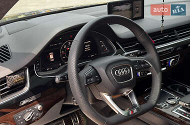 Внедорожник / Кроссовер Audi Q7 2016 в 