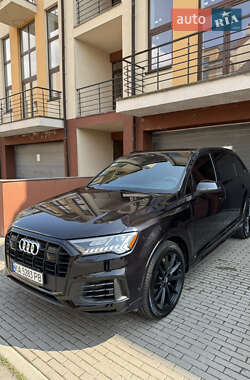 Внедорожник / Кроссовер Audi Q7 2020 в 