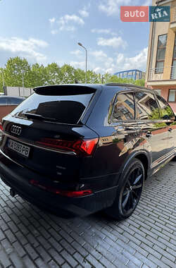 Внедорожник / Кроссовер Audi Q7 2020 в 