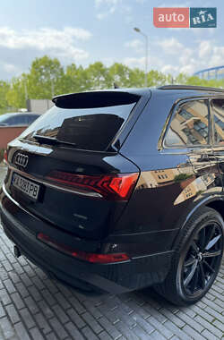 Внедорожник / Кроссовер Audi Q7 2020 в 