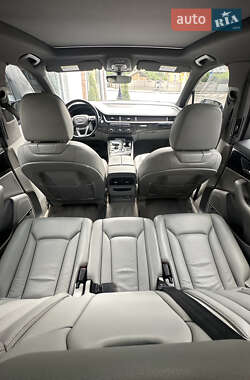 Внедорожник / Кроссовер Audi Q7 2018 в 
