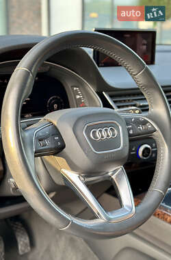 Внедорожник / Кроссовер Audi Q7 2017 в 