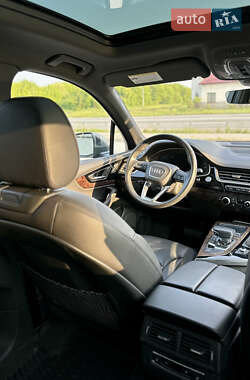 Внедорожник / Кроссовер Audi Q7 2017 в 