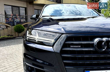 Внедорожник / Кроссовер Audi Q7 2016 в 