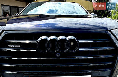 Внедорожник / Кроссовер Audi Q7 2016 в 