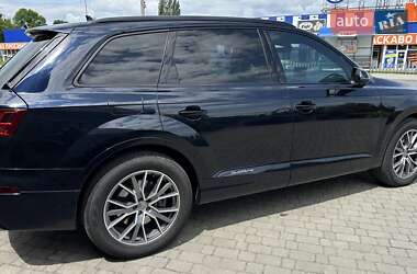 Внедорожник / Кроссовер Audi Q7 2016 в 