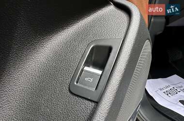Внедорожник / Кроссовер Audi Q7 2016 в 