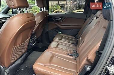 Внедорожник / Кроссовер Audi Q7 2016 в 