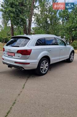 Позашляховик / Кросовер Audi Q7 2012 в 