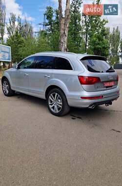 Позашляховик / Кросовер Audi Q7 2012 в 