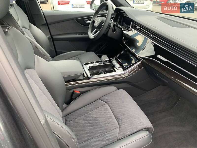 Позашляховик / Кросовер Audi Q7 2024 в Чернівцях
