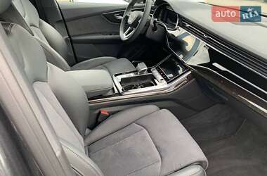 Позашляховик / Кросовер Audi Q7 2024 в 