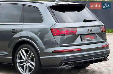 Позашляховик / Кросовер Audi Q7 2019 в 