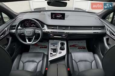 Позашляховик / Кросовер Audi Q7 2019 в 