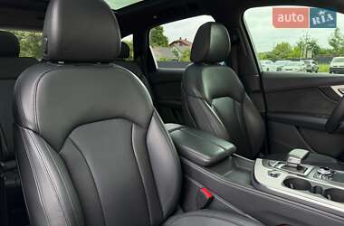 Позашляховик / Кросовер Audi Q7 2019 в 