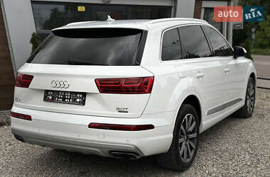 Внедорожник / Кроссовер Audi Q7 2016 в 
