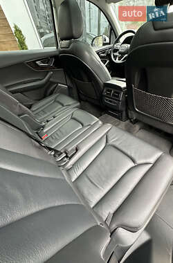 Внедорожник / Кроссовер Audi Q7 2016 в 