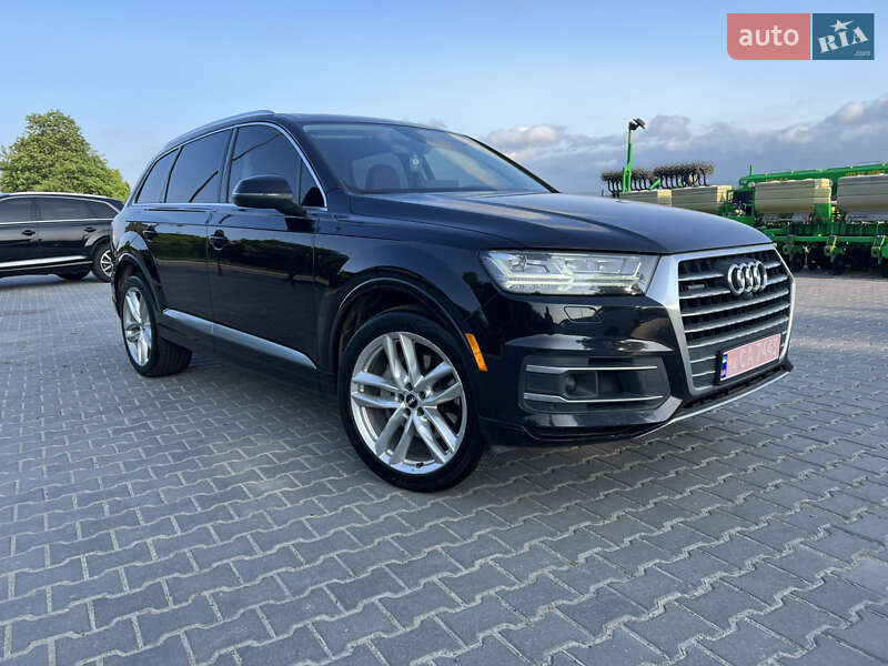 Внедорожник / Кроссовер Audi Q7 2018 в 
