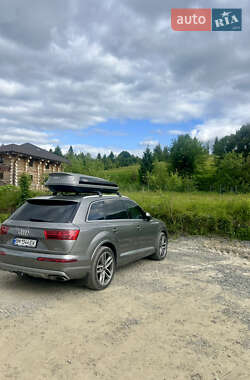 Внедорожник / Кроссовер Audi Q7 2015 в 
