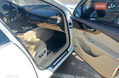 Позашляховик / Кросовер Audi Q7 2017 в 