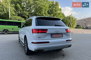 Позашляховик / Кросовер Audi Q7 2019 в 