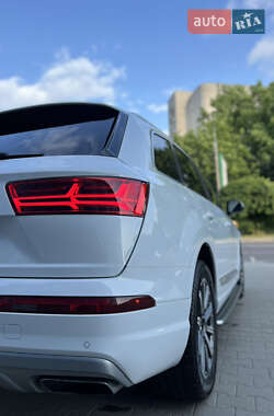Позашляховик / Кросовер Audi Q7 2019 в 