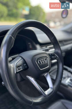 Позашляховик / Кросовер Audi Q7 2019 в 