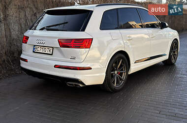 Внедорожник / Кроссовер Audi Q7 2015 в 