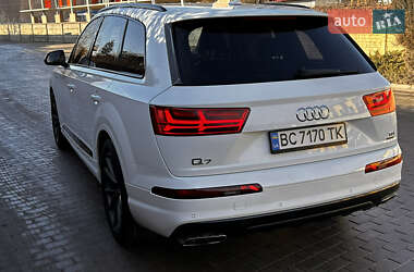 Внедорожник / Кроссовер Audi Q7 2015 в 