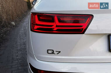 Внедорожник / Кроссовер Audi Q7 2015 в 