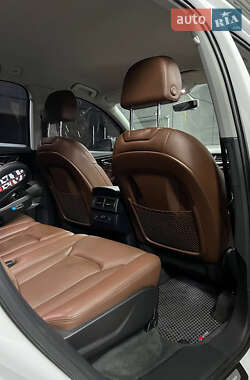 Внедорожник / Кроссовер Audi Q7 2015 в 