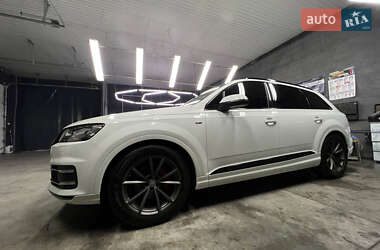 Внедорожник / Кроссовер Audi Q7 2015 в 
