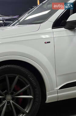 Внедорожник / Кроссовер Audi Q7 2015 в 