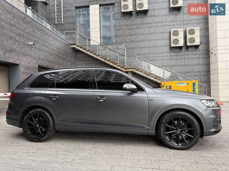 Внедорожник / Кроссовер Audi Q7 2016 в Киеве