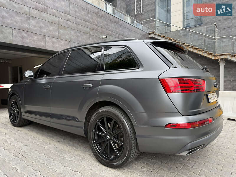 Внедорожник / Кроссовер Audi Q7 2016 в Киеве