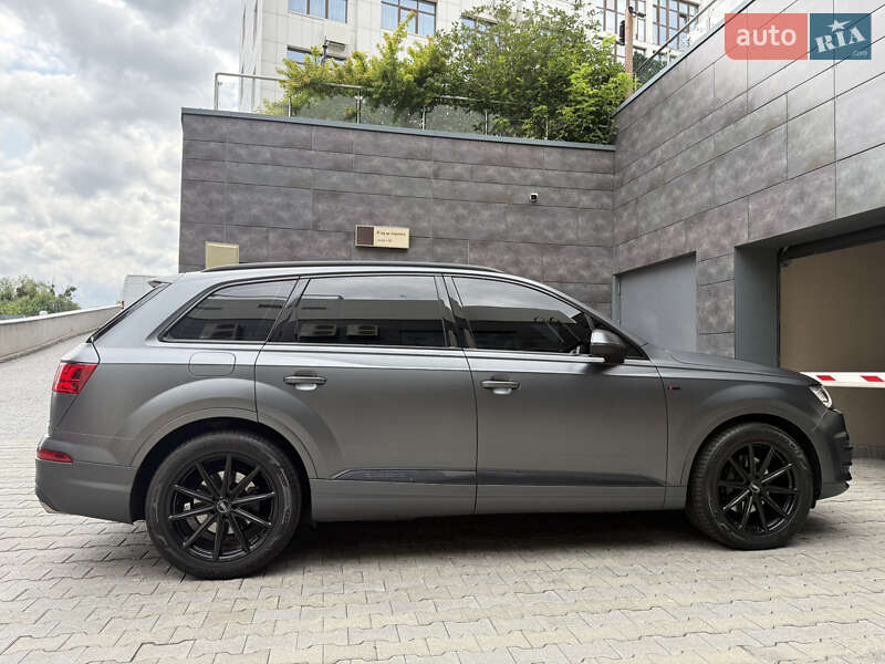 Внедорожник / Кроссовер Audi Q7 2016 в Киеве