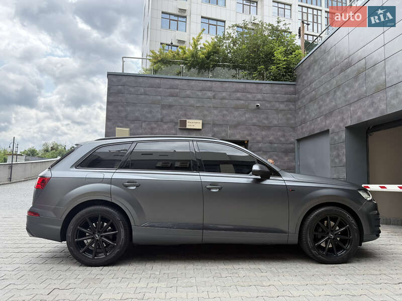 Внедорожник / Кроссовер Audi Q7 2016 в Киеве