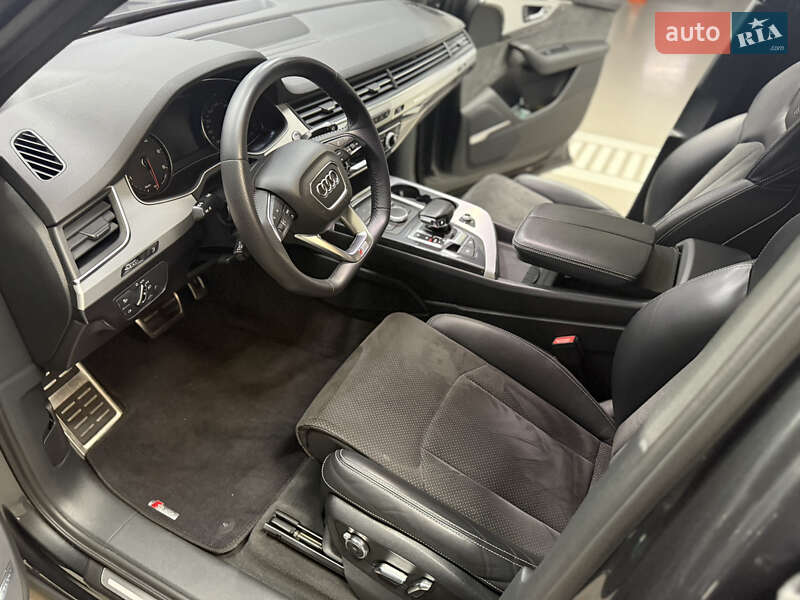Внедорожник / Кроссовер Audi Q7 2016 в Киеве