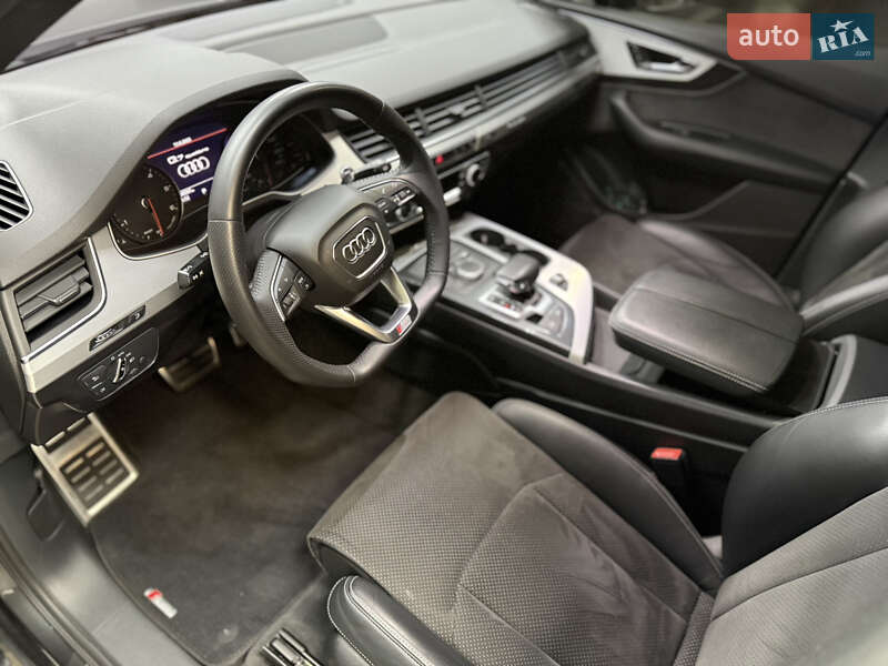 Внедорожник / Кроссовер Audi Q7 2016 в Киеве
