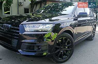 Внедорожник / Кроссовер Audi Q7 2017 в 