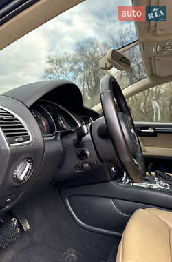 Позашляховик / Кросовер Audi Q7 2013 в 