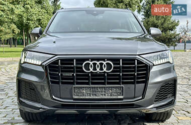 Позашляховик / Кросовер Audi Q7 2020 в 